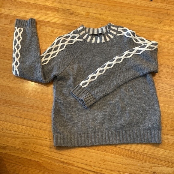 Endless Rose Sweater, Long Sleeve, Gray & White Accent, Braided - Picture 8 of 11